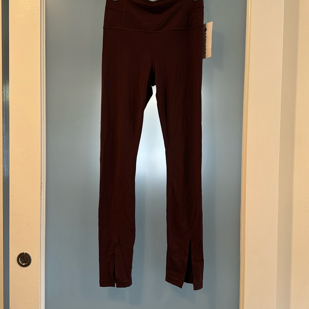 New Athleta Elation tight in maroon